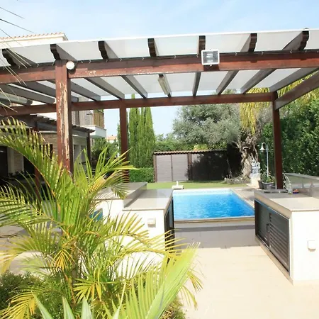 With Private Pool, Big Garden توشني