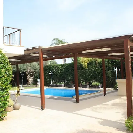 With Private Pool, Big Garden فيلة