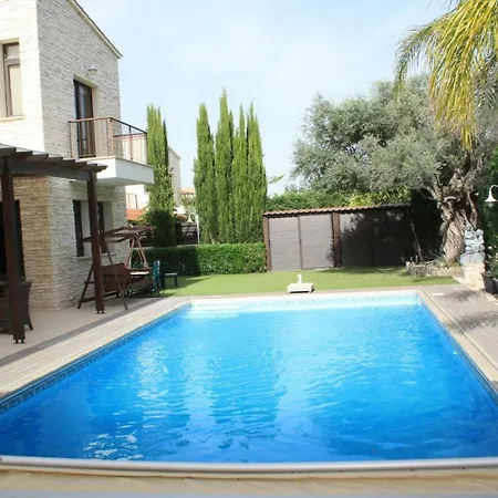 With Private Pool, Big Garden فيلة
